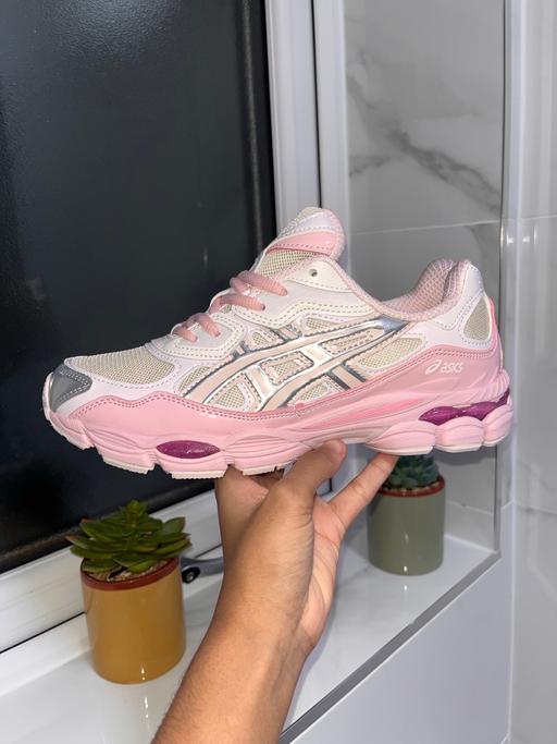 Buy & Sell Selly Oak Birmingham - Photos for ASICS x Sacai pink and white trainers