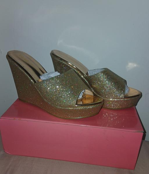Buy & Sell Blackburn Blackburn with Darwen - Photos for Gold glitter wedge heels sandals