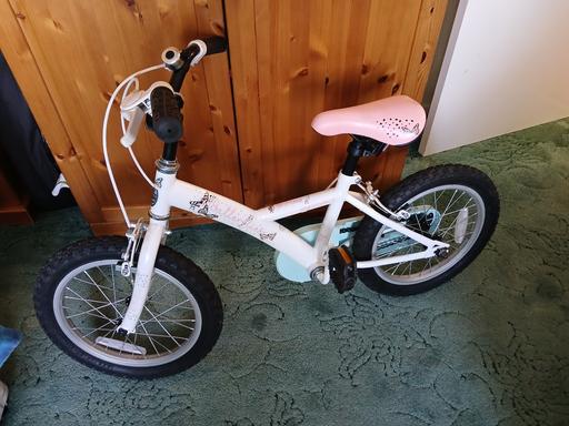 Buy & Sell Hulme Manchester - Photos for Apollo butterflies Girls bike pink & green.