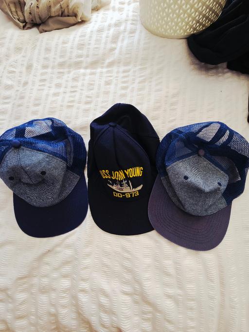 Buy & Sell Newton Doncaster - Photos for 3 baseball caps.