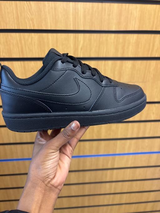 Buy & Sell West Bromwich Sandwell - Photos for Nike trainers Size 4