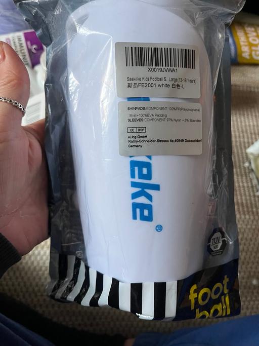 Buy & Sell Wednesfield Wolverhampton - Photos for New age 13-15 shin pads 1£