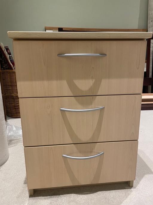 Buy & Sell Barnsbury North London - Photos for 3 Drawer side table