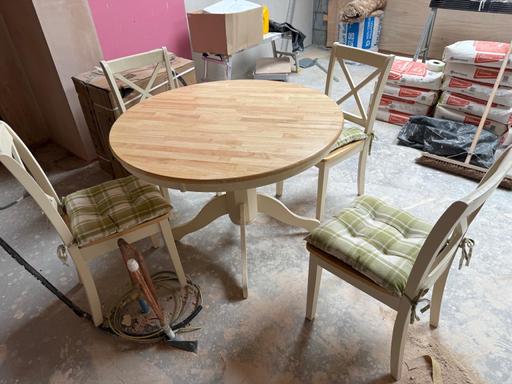 Buy & Sell Gloucestershire Airport Tewkesbury - Photos for Dining Table and chairs