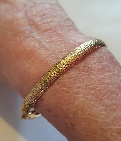 Buy & Sell Horwich Bolton - Photos for 9ct Gold Bangle