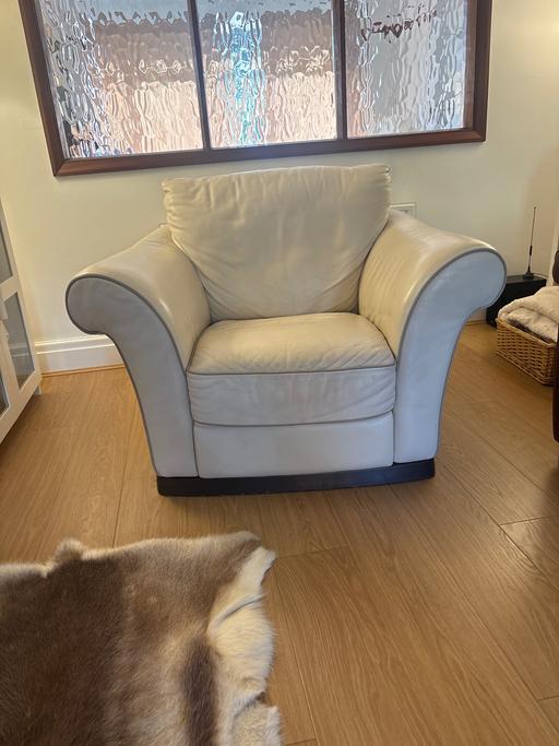 Buy & Sell Markfield Hinckley and Bosworth - Photos for Cream leather chair