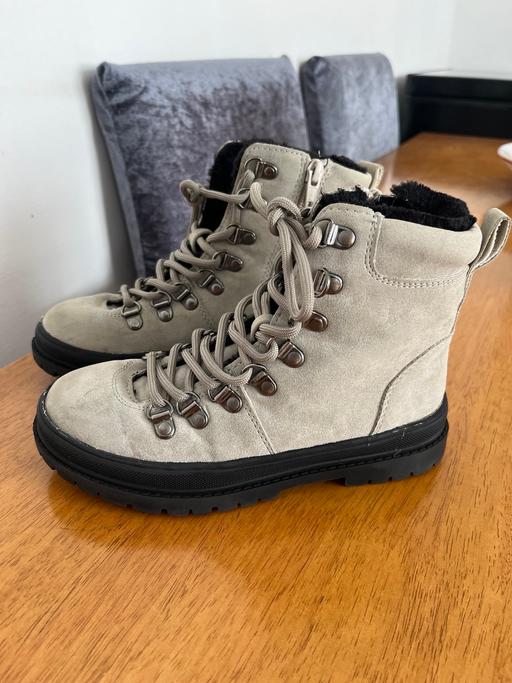 Buy & Sell Norbury South West London - Photos for Beautiful girls blue zoo suede boots size 13