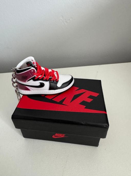 Buy & Sell Dunsville Doncaster - Photos for Nike air 3D keychain with box