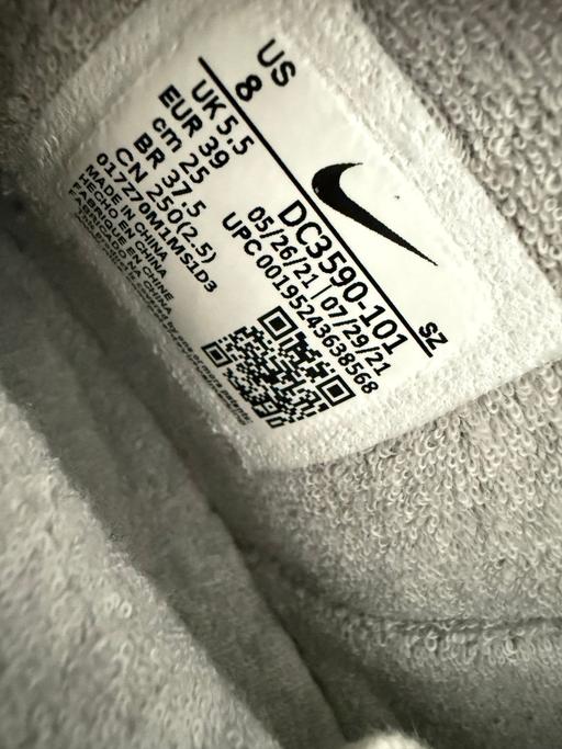 Buy & Sell Seven Kings East London - Photos for Nike trainers