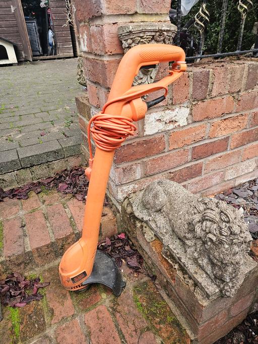 Buy & Sell Pensnett Dudley - Photos for SMALL BLACK & DECKER GRASS STRIMMER