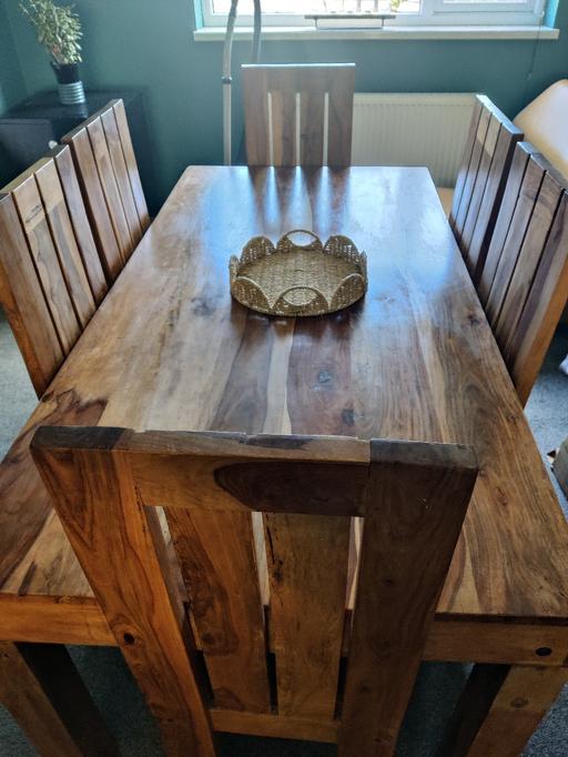 Buy & Sell The Park Nottingham - Photos for Solid table and chairs