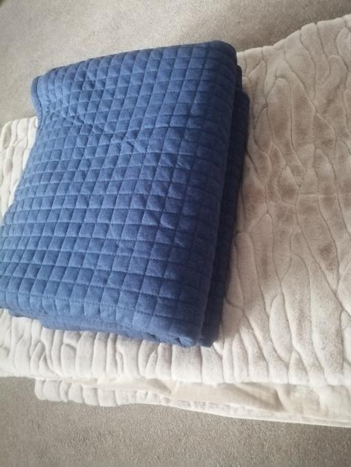 Buy & Sell Heath Town Wolverhampton - Photos for two John Lewis single bed throws