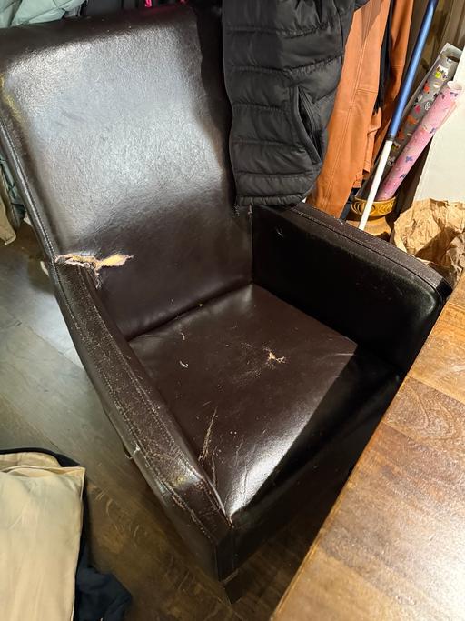 Buy & Sell South Street Gravesham - Photos for Table & Leather Chairs