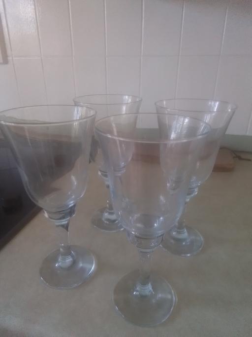 Buy & Sell Aldridge Walsall - Photos for FOUR LARGE GLASS WINE GLASSES