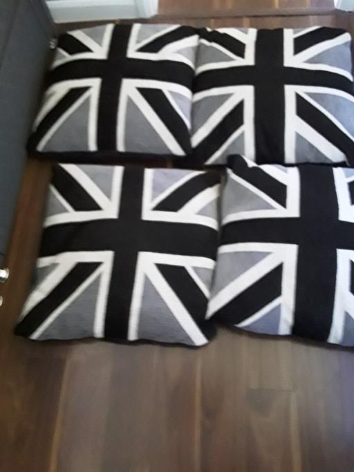 Buy & Sell Castle Goring Worthing - Photos for 4 cushions