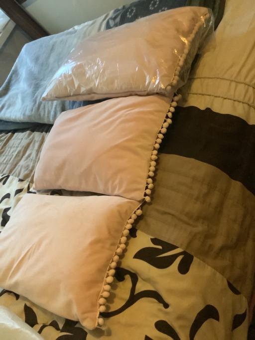 Buy & Sell Stechford Birmingham - Photos for 3 pink blush new cushions pillows brand new