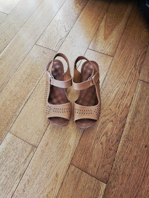 Buy & Sell Newton Doncaster - Photos for Pavers shoes, size 6.