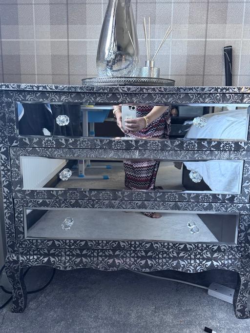 Buy & Sell Redbridge East London - Photos for Mirror embossed chest of drawers free bedside