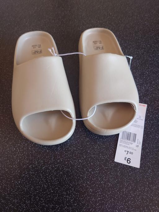 Buy & Sell Woodthorpe Charnwood - Photos for Girls grey sandals size 1/2