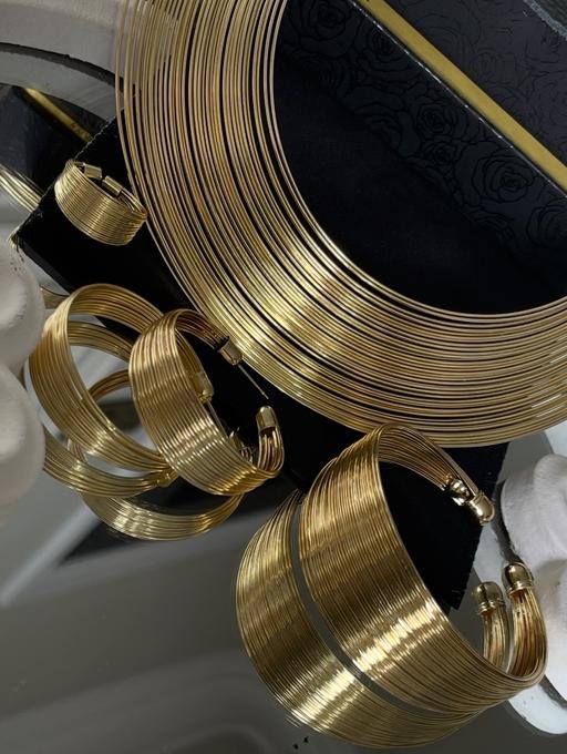 Buy & Sell Wardley Industrial Estate Salford - Photos for Stunning Gold jewellery set