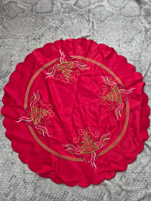 Buy & Sell Allenton Derby - Photos for Christmas round table cloth x 85 cm new