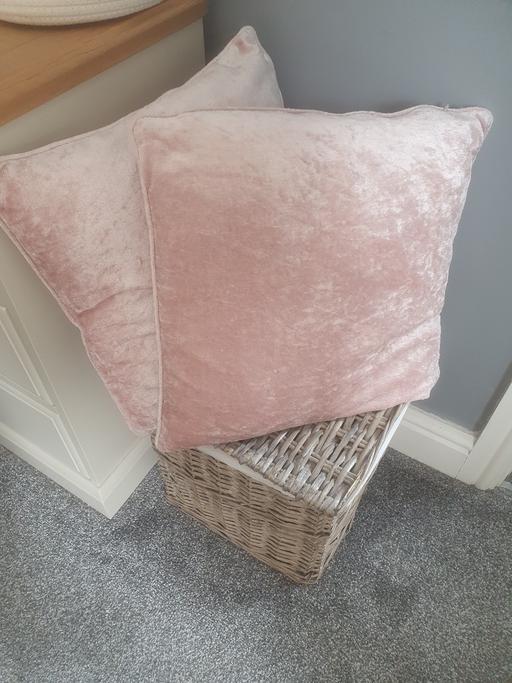 Buy & Sell Bradmore Wolverhampton - Photos for 2 pink cushions
