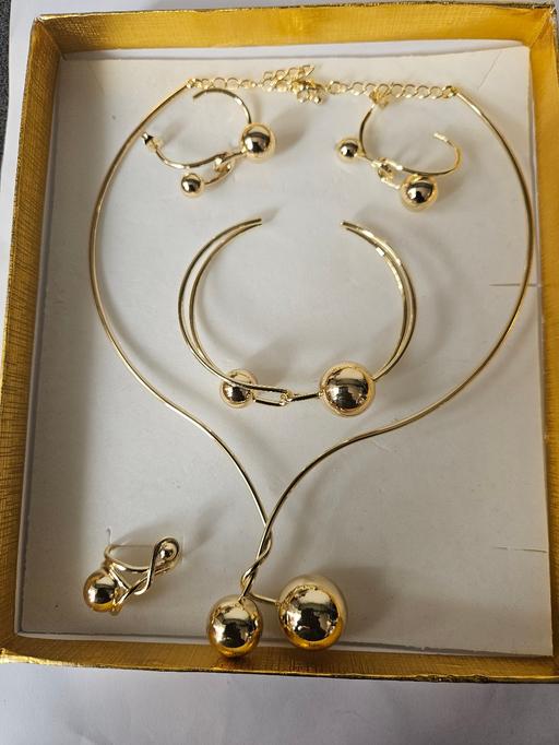 Buy & Sell Waddon South East London - Photos for women gold plated chunky ball necklace set