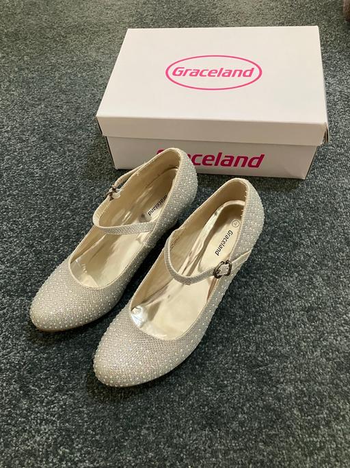 Buy & Sell Woodcross Wolverhampton - Photos for Silver glitter shoes