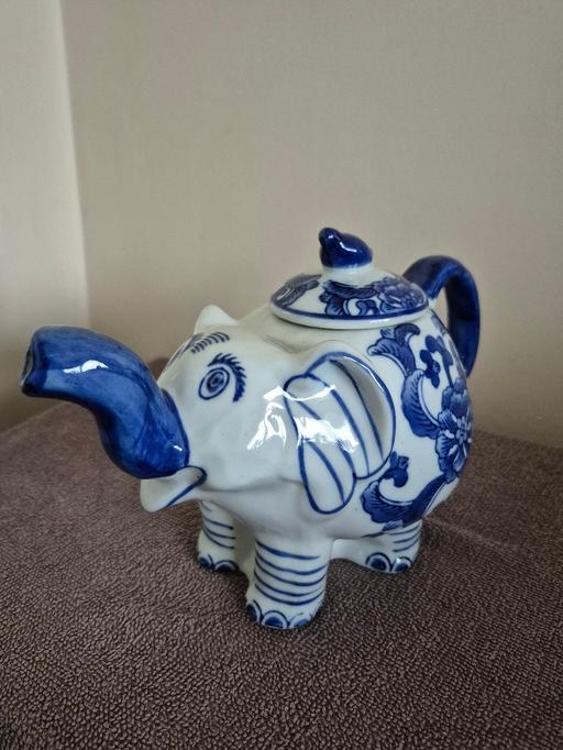 Buy & Sell Moss Pit Stafford - Photos for Elephant Teapot in style of Delft blue & whit