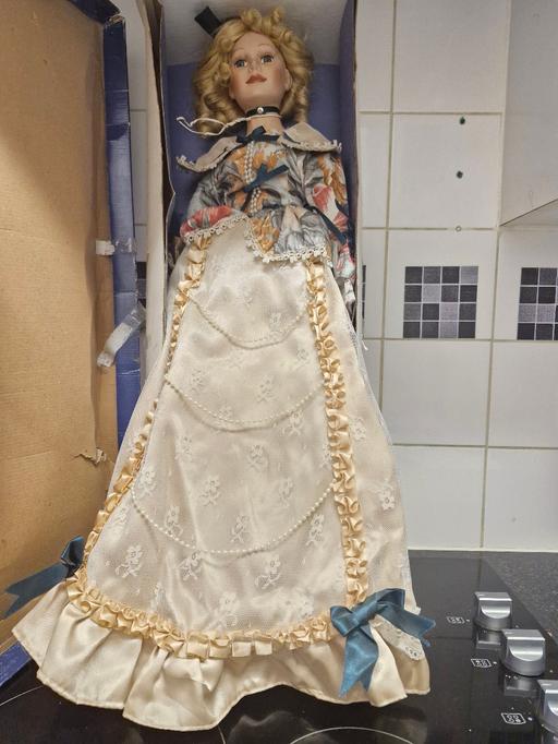 Buy & Sell Queen`s Park North West London - Photos for porcelain vintage doll