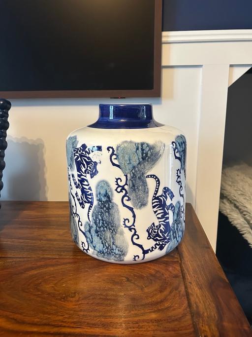 Buy & Sell Cheslyn Hay South Staffordshire - Photos for Blue and white oriental large vase