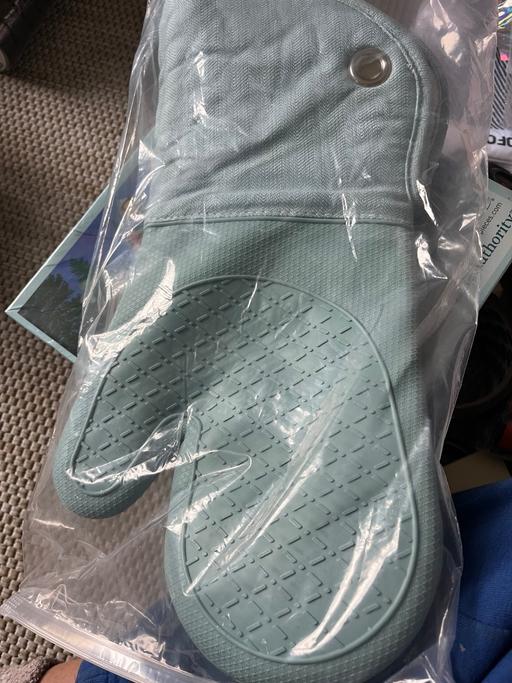 Buy & Sell Wednesfield Wolverhampton - Photos for New silicone heat resistant oven gloves