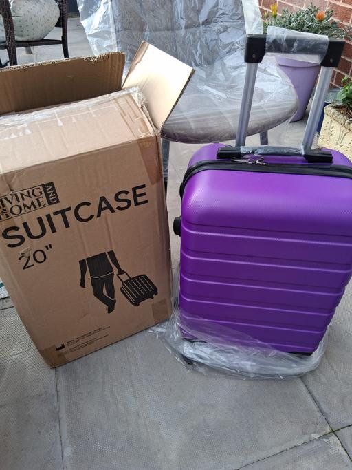 Buy & Sell Dudley Port Sandwell - Photos for New 20 inch hardshell suitcase