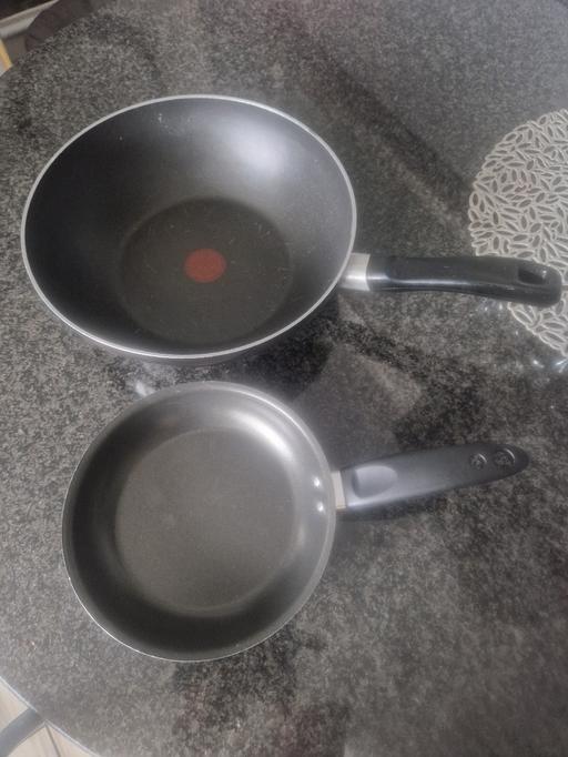 Buy & Sell Scholes Rotherham - Photos for Large wok pan & small pan