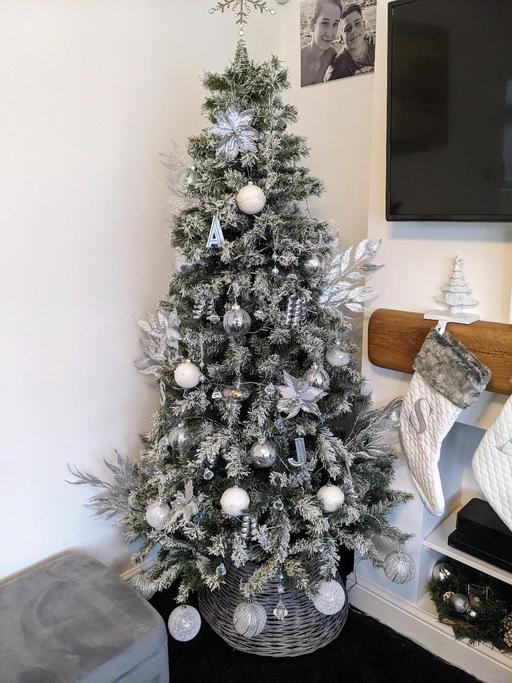 Buy & Sell West Heath South East London - Photos for 7ft Christmas tree
