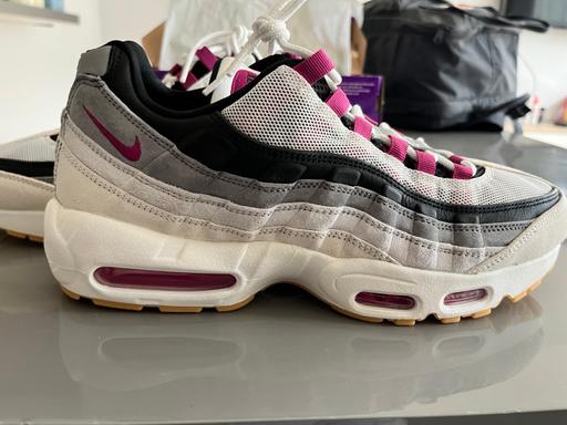 Buy & Sell Streatham South West London - Photos for NikeSB Air Max 95 'Cactus Flower'