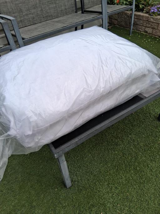 Buy & Sell Dudley Port Sandwell - Photos for 2 basic pillows