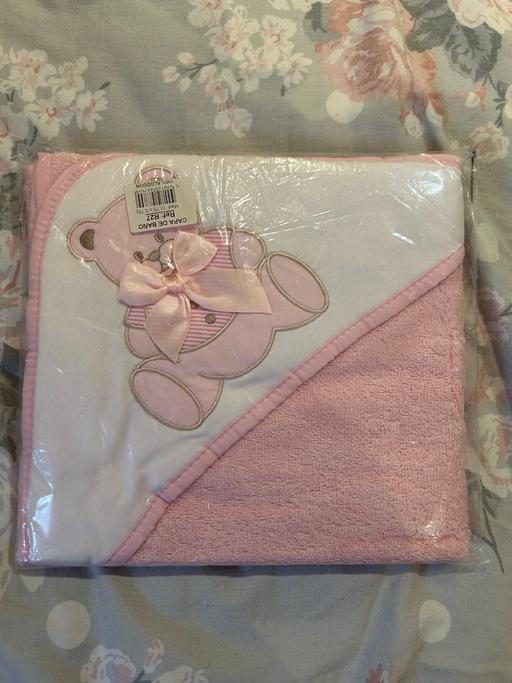 Buy & Sell Whitton Richmond upon Thames - Photos for Pink hooded towels