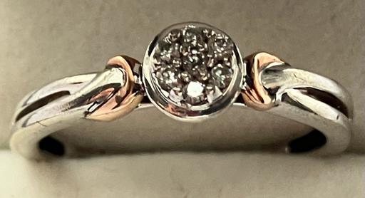 Buy & Sell Yeovil Somerset - Photos for 9ct white gold diamond wedding ring 375