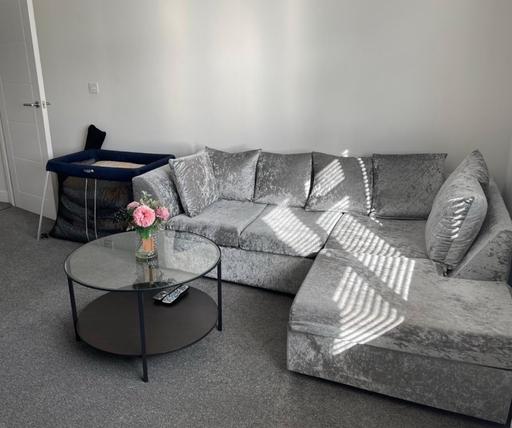 Buy & Sell Ashford Spelthorne - Photos for Grey Crush Velvet Sofa
