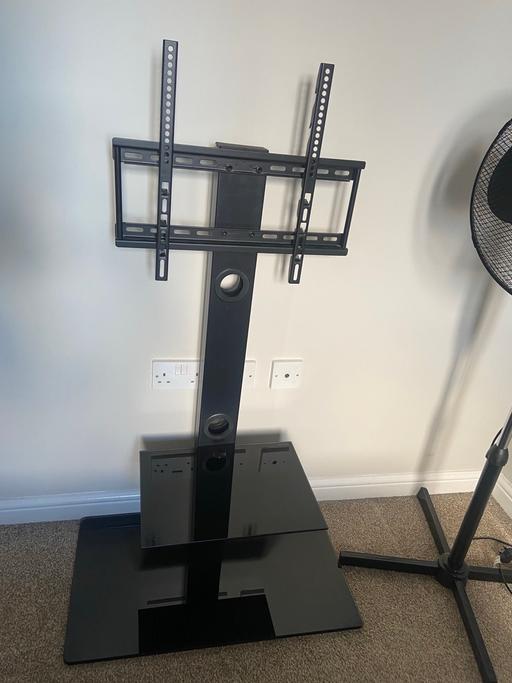Buy & Sell Parkfields Wolverhampton - Photos for Tv stand with glass shelves