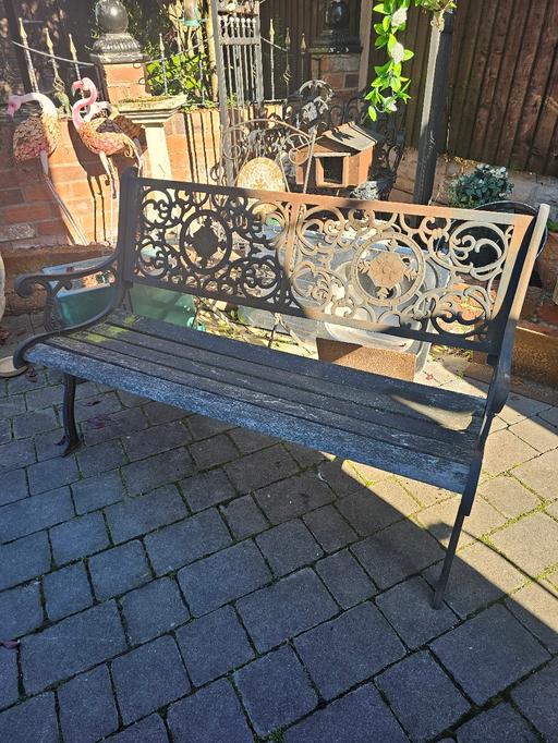 Buy & Sell Pensnett Dudley - Photos for CAST IRON GARDEN BENCH....JUST NEEDS PAINTING