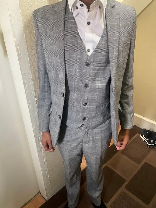 Buy & Sell Moxley Walsall - Photos for Boys 3 piece grey suit