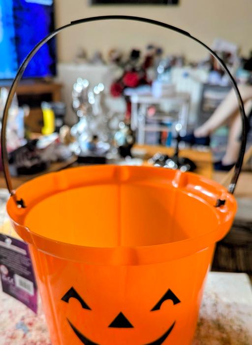 Buy & Sell Georgetown Blaenau Gwent - Photos for 🎃 Halloween medium pumpkin loot bucket. New