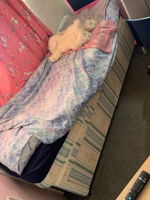Buy & Sell Stoke Heath Bromsgrove - Photos for Small single bed and mattress with 2 drawers