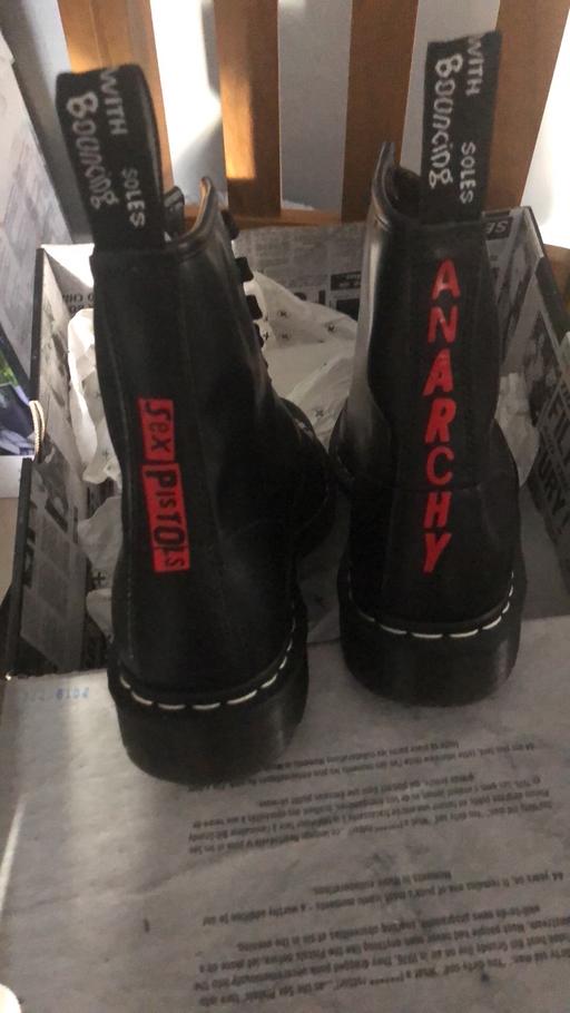 Buy & Sell Abergavenny Monmouthshire - Wales - Photos for Dr martens