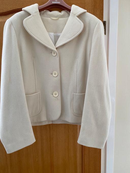 Buy & Sell Ocker Hill Sandwell - Photos for Short cream coat.