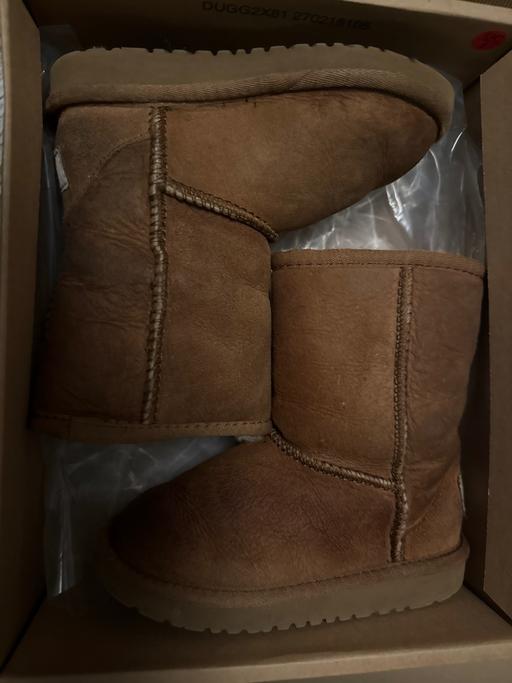 Buy & Sell Bootle Sefton - Photos for Ugg boots chestnut kids size 9