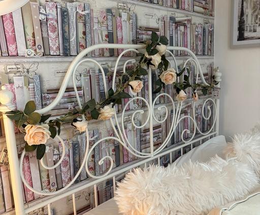 Buy & Sell Parr Industrial Estate Saint Helens - Photos for Flower Garland