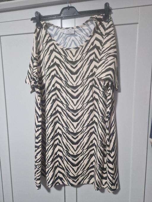Buy & Sell Scholes Rotherham - Photos for Animal print top